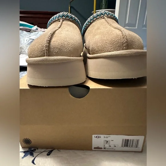 NIB UGG Taz platforms - Picture 2 of 5